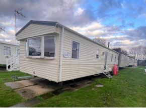 Lovely caravan located in an amazing holiday park